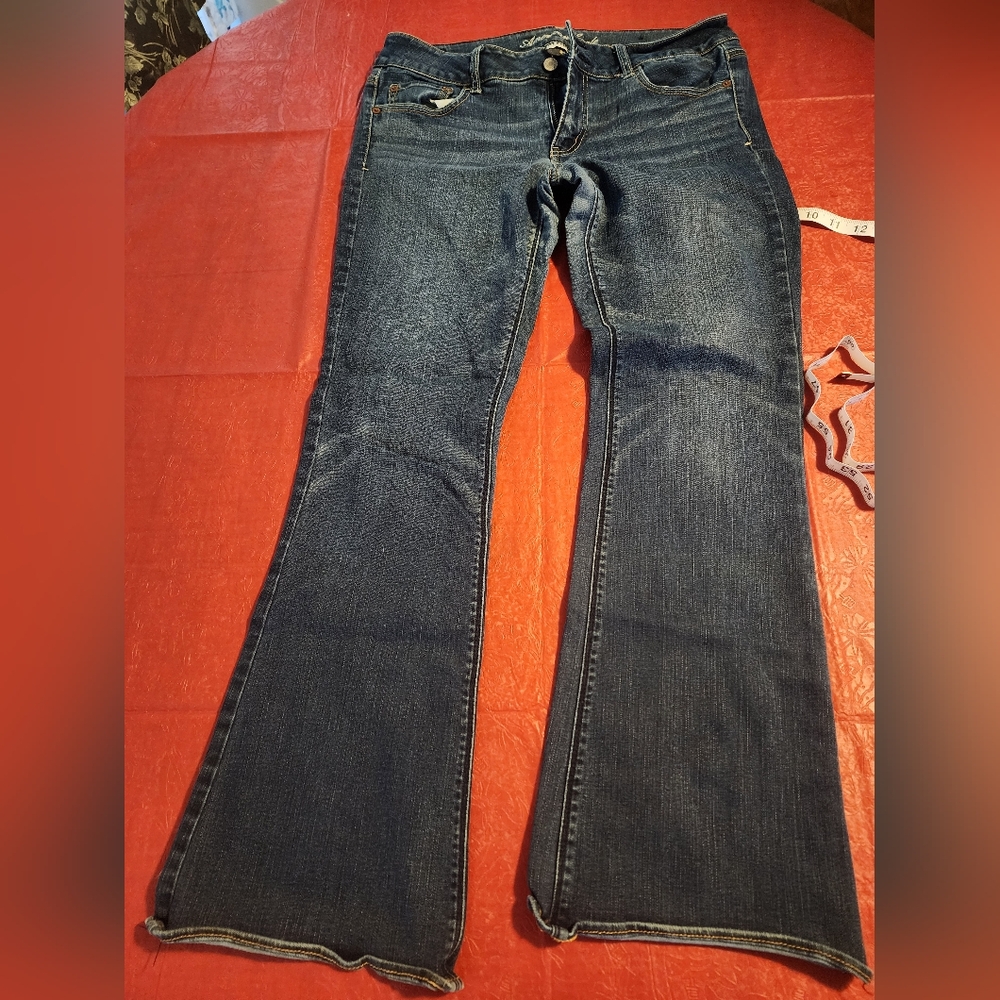 Ladies American Eagle blue jeans